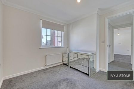 4 bedroom link detached house to rent - Photo 3