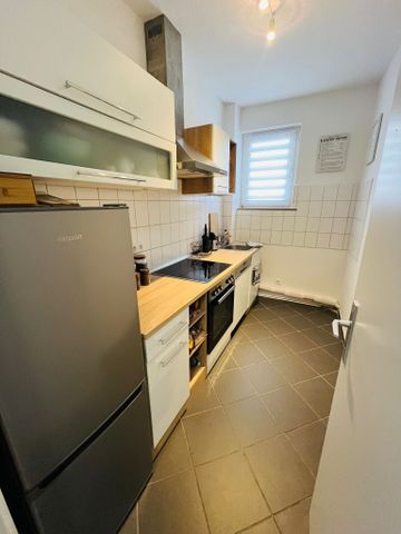 Gemütliche 2 Zimmer mit Einbauküche & Balkon in zentraler Lage - Photo 2