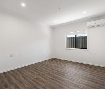 Brand New 3 Bedroom Beauty! - Photo 2