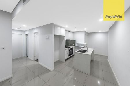 NEAR NEW THREE BEDROOM APARMTMENT WITH DISTRICT VIEWS - LEVEL 12 ITS A MUST VIEW - Photo 4