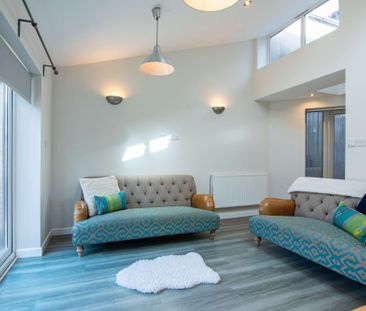 Completely remodelled to spectacular standard! - Photo 3