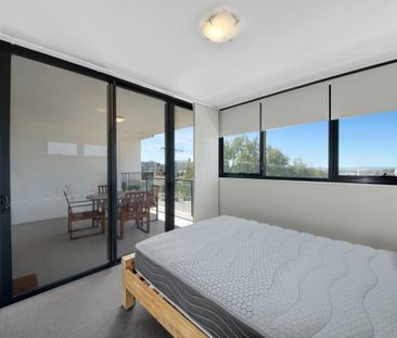 FURNISHED CBD LIVING WITH HARBOUR VIEWS - Photo 5