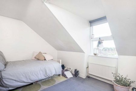 3 bedroom flat to rent - Photo 4