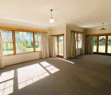 Stunning & Spacious Lansdowne Living - Photo 3