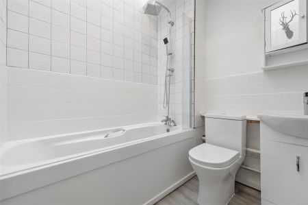 1 Bedroom Flat - Above Shop - Photo 5