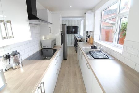 1 bedroom in a house share to rent - Photo 4