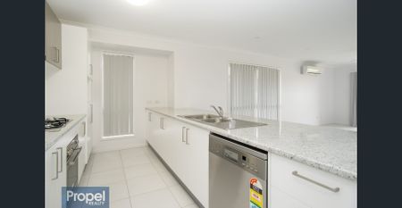 Modern, family home - Photo 4