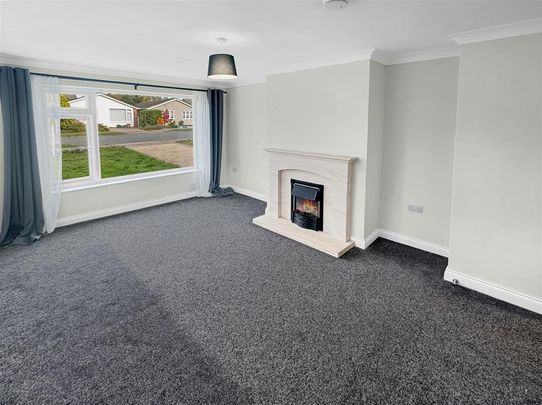 3 bedroom detached bungalow to rent - Photo 1