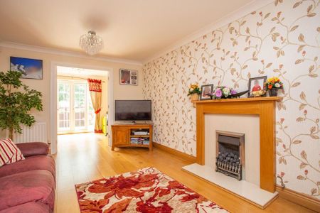 5 bedroom detached house to rent - Photo 2