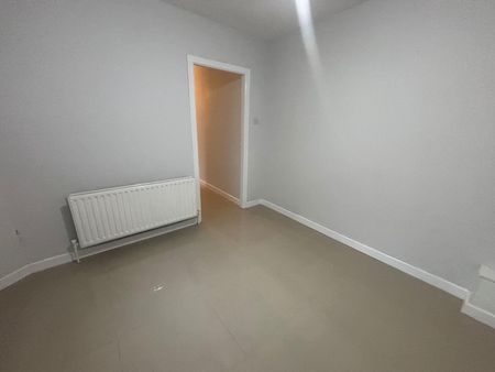 3 Bed Semi-detached House - Photo 4