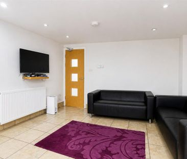 6 bedroom house to rent - Photo 2