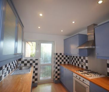 2 bedroom flat to rent - Photo 4