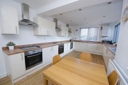 1 bedroom in a house share to rent - Photo 2