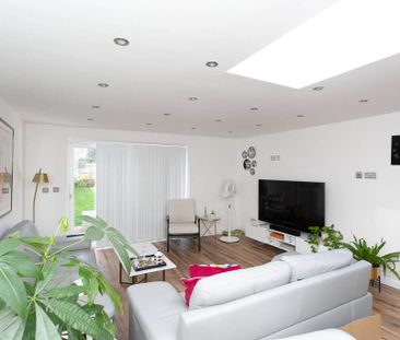 5 bedroom bungalow to rent - Photo 1