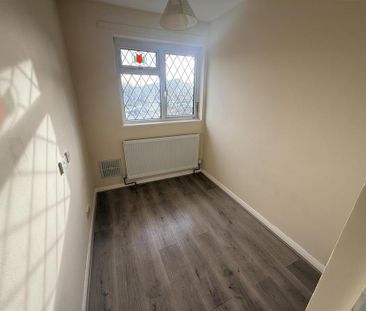 3 bedroom end of terrace house to rent - Photo 4