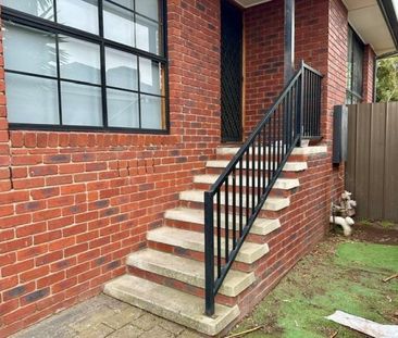 Perfect location and 3 bedroom unit. - Photo 5