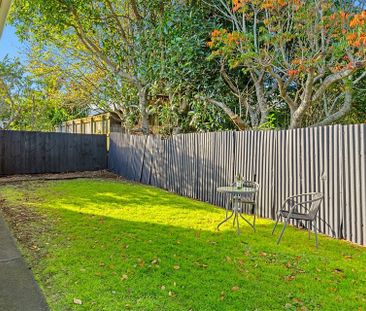 🌞 Sunny, North-Facing Brick & Tile Home - Photo 1