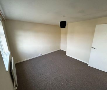 2 bedroom end of terrace house to rent - Photo 3