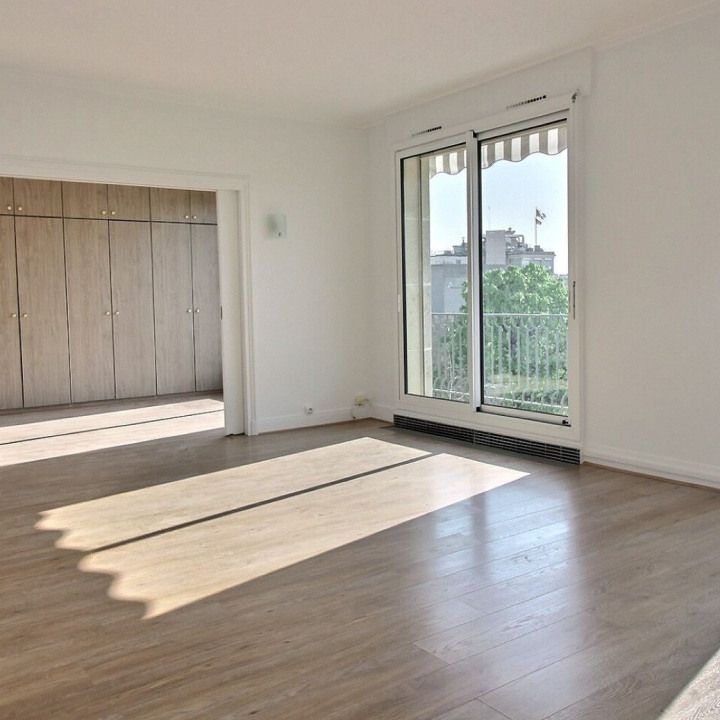 Appartement • Ile de la Jatte-Parc d'Orléans - Photo 1
