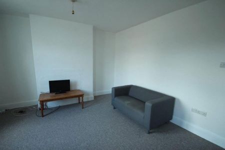 3 bedroom apartment to rent - Photo 4