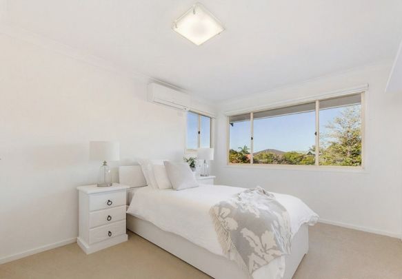 Spacious 5 Bedroom Family Home in Sought-After Robina Location - Photo 1