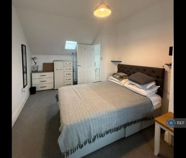 1 bedroom in a house share to rent - Photo 1