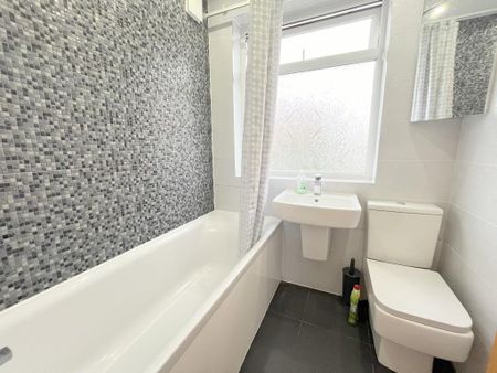 2 bedroom semi-detached house to rent - Photo 3