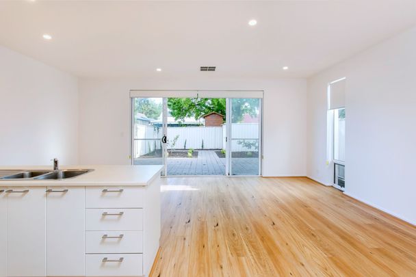 Modern 3 bedroom home, offering spacious and low maintenance living - Photo 1