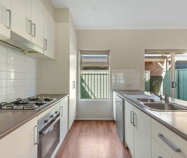 Modern Townhouse Living - Photo 2