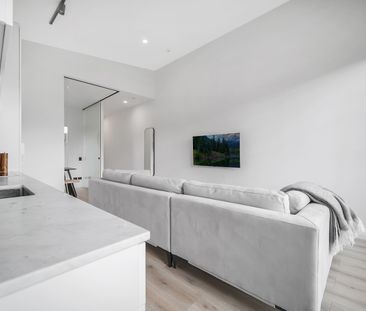 Step out to Victoria Park and the Viaduct. - Photo 5