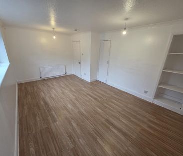 3 bedroom flat to rent - Photo 4