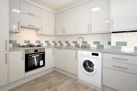 3 bedroom terraced house to rent - Photo 3