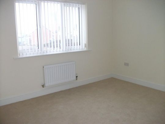 3 bedroom end of terrace house to rent - Photo 1
