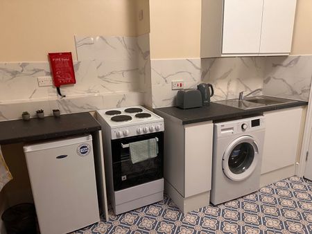 Studio Flat, Tottenham Lane, N8 - Photo 2