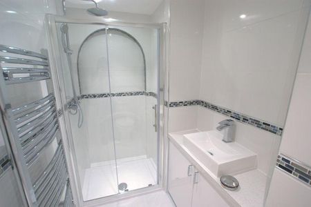 1 bedroom ground floor flat to rent - Photo 5