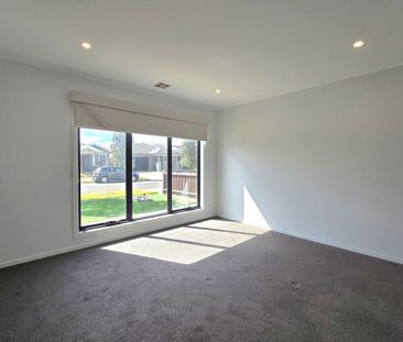 Modern & Spacious Family Home! - Photo 5