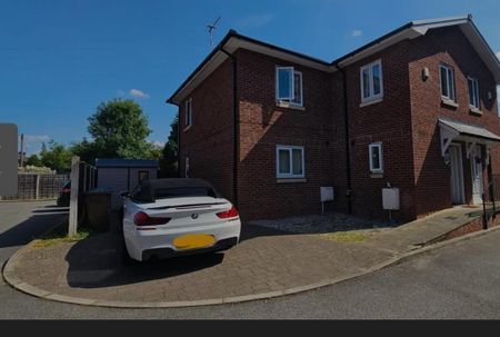 4 bedroom semi-detached house to rent - Photo 2