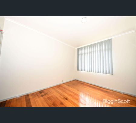 16 Wallabah Street, Mount Waverley, Vic 3149 - Photo 2