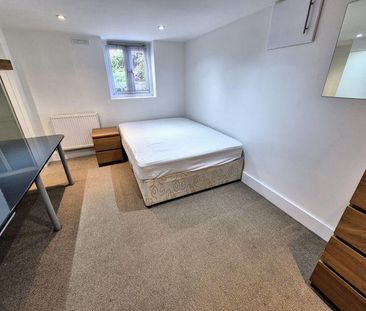 4 bedroom terraced house to rent - Photo 5