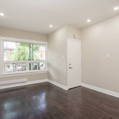 One Bedroom Apartment: Trinity Bellwood’s and Queen St West - Photo 4