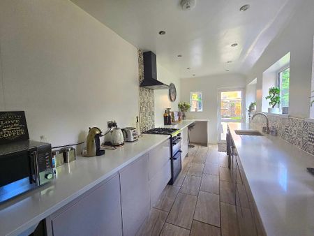 3 bedroom terraced house to rent - Photo 3