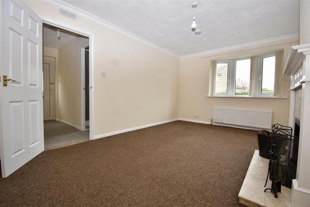 2 bedroom semi-detached bungalow to rent - Photo 1