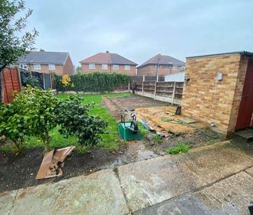 Ruskin Gardens, Harold Hill, Romford, RM3 - Photo 5