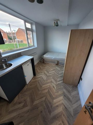 1 bedroom in a house share to rent - Photo 2