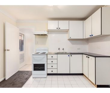 Bright Studio with Private Courtyard in Quiet Location - Photo 4