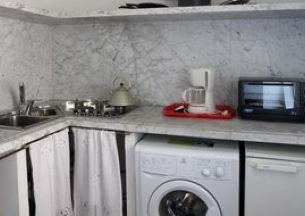 Center-Popolo: Excellently restored 1 bedroom, living, bath, terrace with views. Sleeps 4. Ref 848