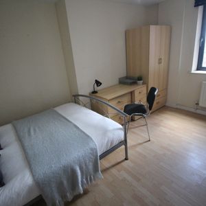 Flat 18B, Westmount, LS2 9NZ, Leeds - Photo 2