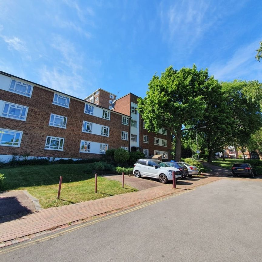 4 Bed Flat, Lindale, SW19 - Photo 1