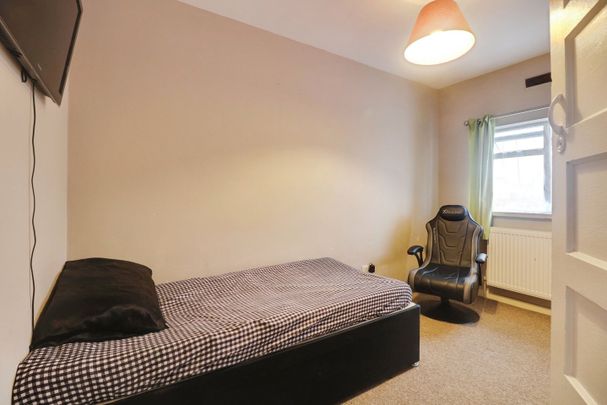 4 Bed Terraced House, Whatley Avenue, SW20 - Photo 1