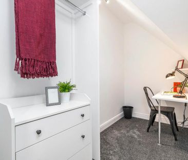 4 bedroom flat to rent - Photo 1